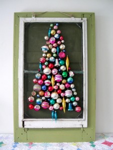 interesting-ornaments-arrangement-forming-a-christmas-tree